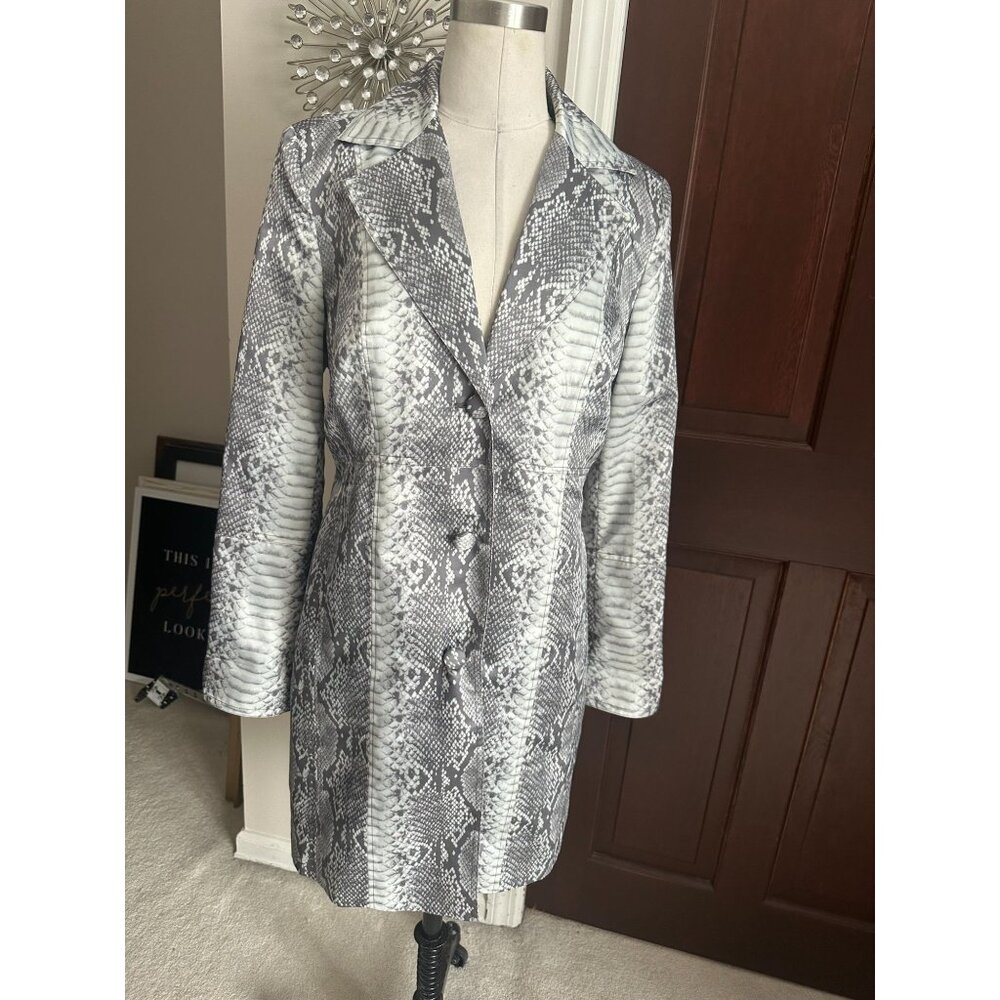 Pamela McCoy silver gray and white snakeskin print button down rain/trench light